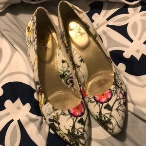 Floral 👠 heels!